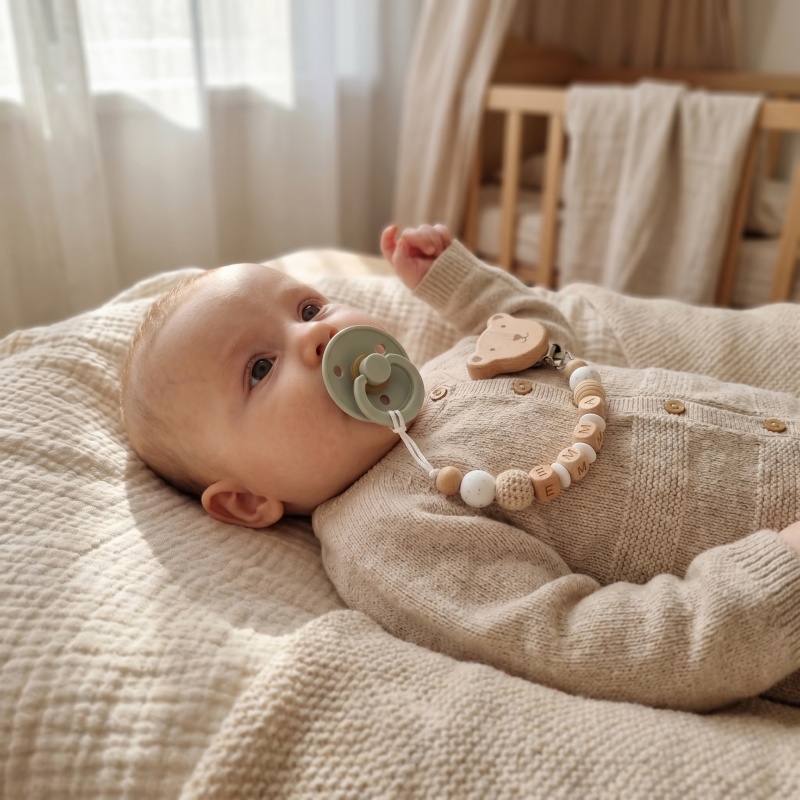 Attache-tétine personnalisée a - Baby Products Moisturizer avis et prix